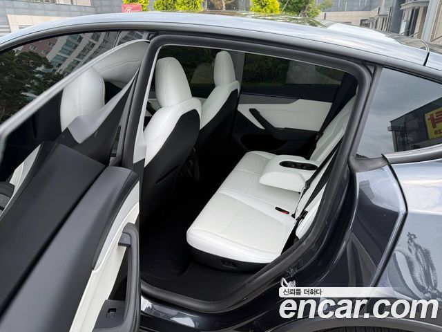 Tesla Model Y Long Range AWD - фото 4