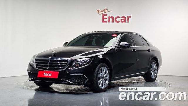 Mercedes-Benz E-Class W213 E300 Exclusive - фото 0