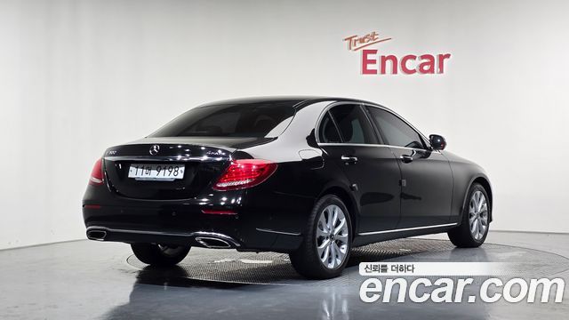 Mercedes-Benz E-Class W213 E300 Exclusive - фото 1