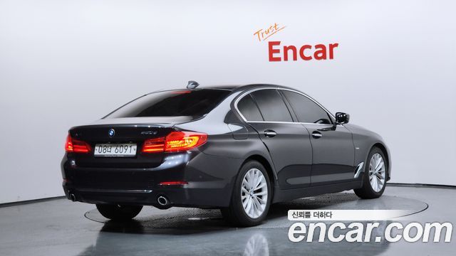 BMW 5-Series G30 520d xDrive Luxury Plus - фото 1