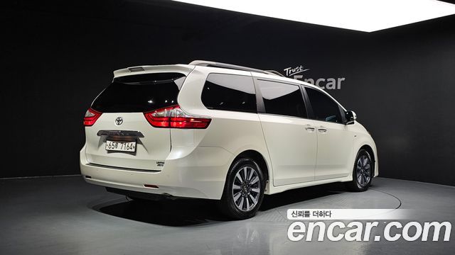 Toyota Sienna 3.5 AWD - фото 1