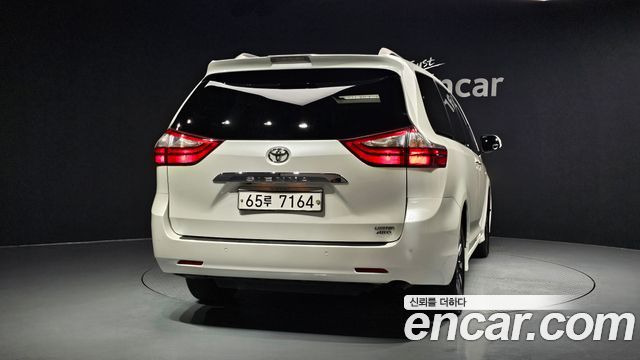 Toyota Sienna 3.5 AWD - фото 3