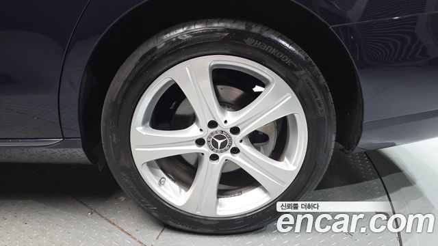 Mercedes-Benz E-Class W213 E220d 4MATIC Avantgarde - фото 4