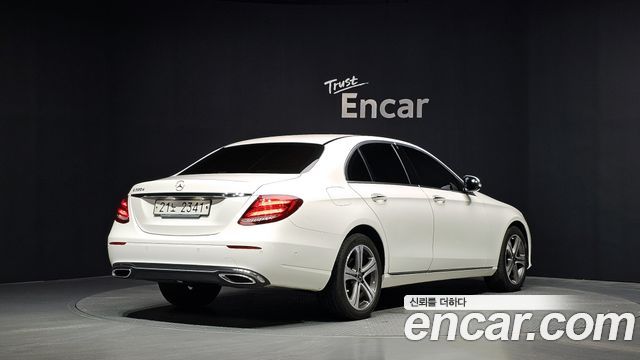 Mercedes-Benz E-Class W213 E220d Avantgarde - фото 1