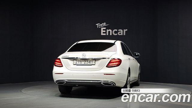 Mercedes-Benz E-Class W213 E220d Avantgarde - фото 3