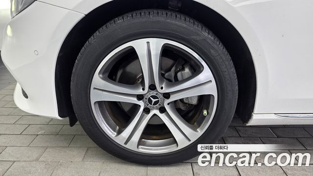 Mercedes-Benz E-Class W213 E220d Avantgarde - фото 4