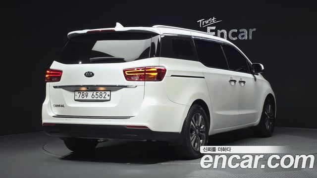 Kia Carnival Новый 11-Seater Prestige - фото 1