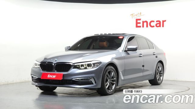 BMW 5-Series G30 520i Luxury - фото 0
