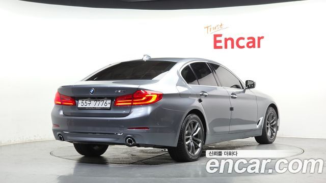 BMW 5-Series G30 520i Luxury - фото 1