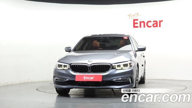 BMW 5-Series G30 520i Luxury - фото 2