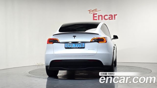 Tesla Model Y Long Range AWD - фото 3