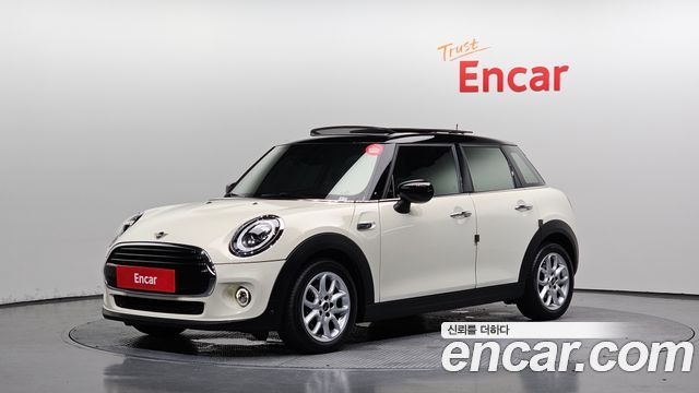 Mini Cooper 5Door HIGH 3rd - фото 0