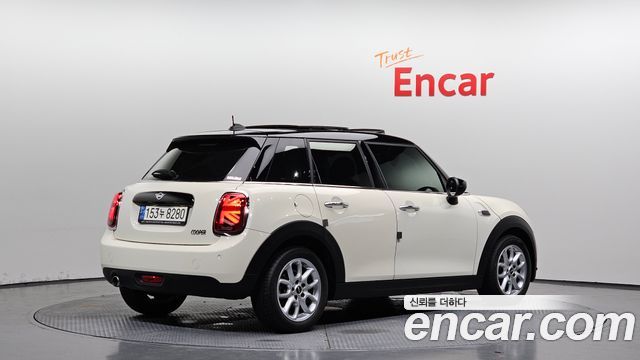Mini Cooper 5Door HIGH 3rd - фото 1