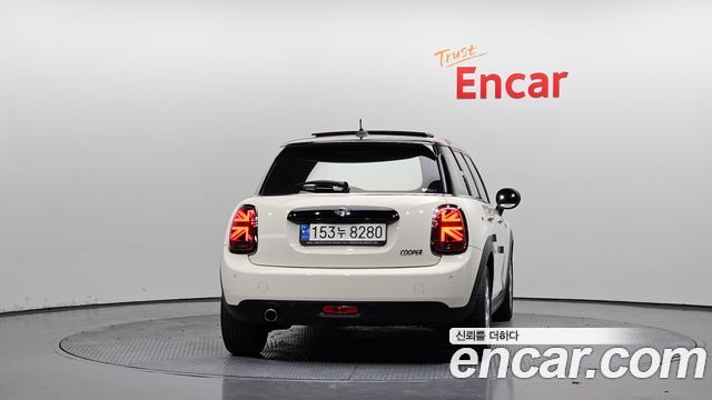 Mini Cooper 5Door HIGH 3rd - фото 3