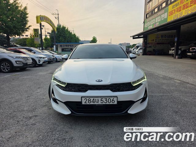 Kia K5 3-го поколения 2.0 Prestige - фото 1
