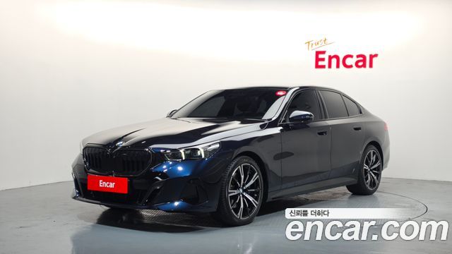 BMW 5-Series G60 530i xDrive M Sport - фото 0