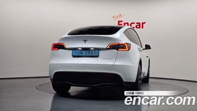 Tesla Model Y Long Range AWD - фото 2