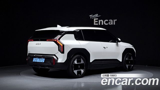 Kia EV3 Standard 2WD Earth - фото 0