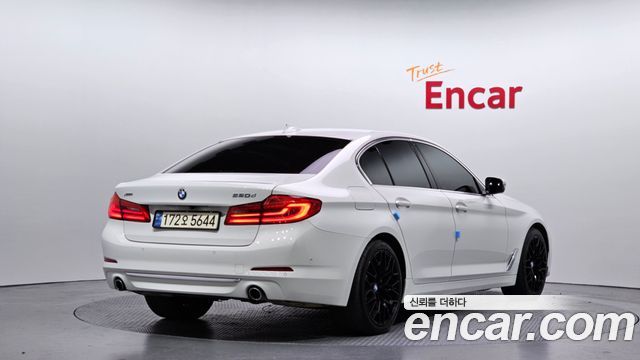 BMW 5-Series G30 520d Luxury Plus - фото 1