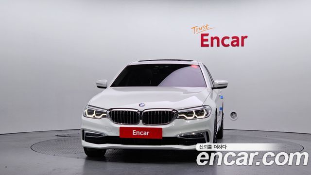 BMW 5-Series G30 520d Luxury Plus - фото 2
