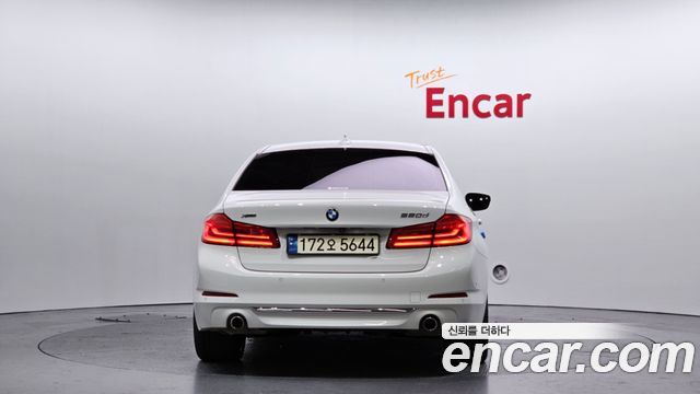 BMW 5-Series G30 520d Luxury Plus - фото 3