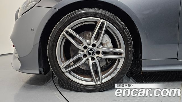 Mercedes-Benz E-Class W213 E220d Cabriolet - фото 4