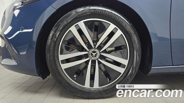 Mercedes-Benz A-Class W177 A220 Hatchback - фото 4