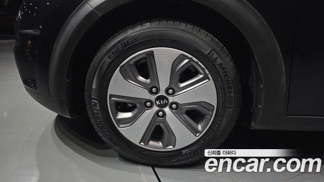 Kia Niro Prestige - фото 3