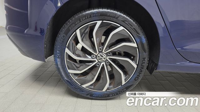 Volkswagen Golf 8-го поколения 2.0 TDI Prestige - фото 3