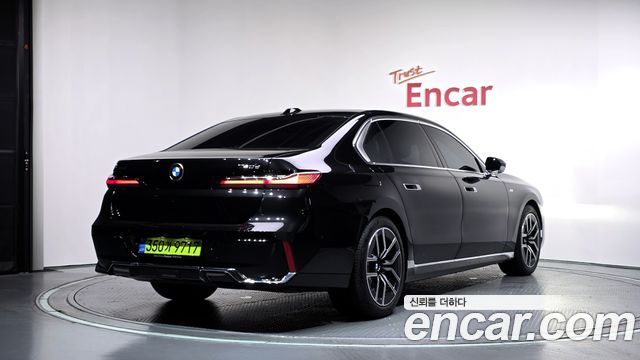 BMW 7-Series G70 740d xDrive M Sport - фото 1