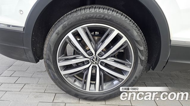 Volkswagen Tiguan 2.0 TSI Prestige - фото 4