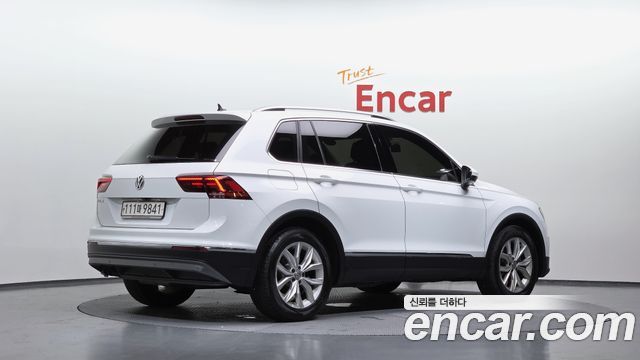 Volkswagen Tiguan 2-го поколения 2.0 TDI Premium - фото 1