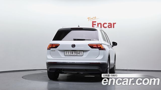 Volkswagen Tiguan 2-го поколения 2.0 TDI Premium - фото 3
