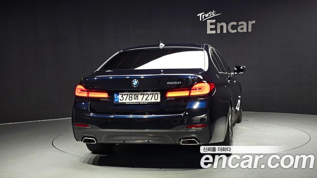 BMW 5-Series G30 520i M Sport - фото 3