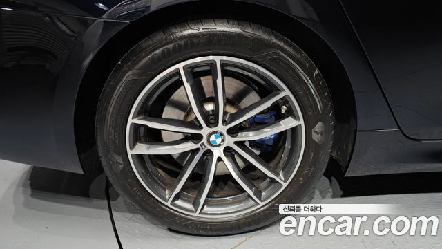 BMW 5-Series G30 520i M Sport - фото 4