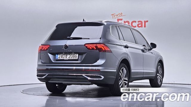 Volkswagen Tiguan 2.0 TSI Prestige - фото 1