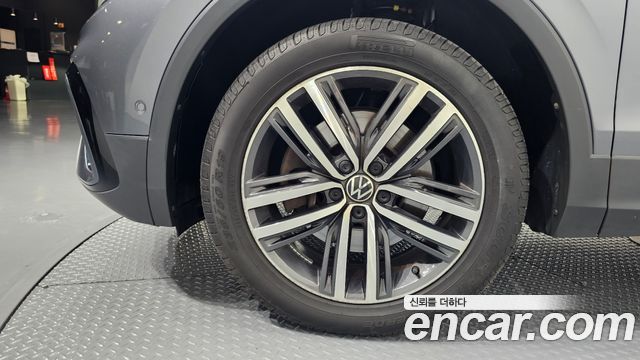Volkswagen Tiguan 2.0 TSI Prestige - фото 4