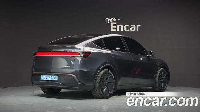 Tesla Model Y Long Range AWD - фото 1