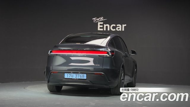 Tesla Model Y Long Range AWD - фото 3