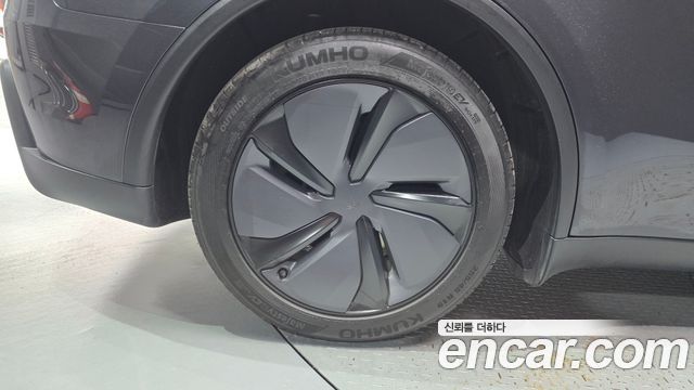 Tesla Model Y Long Range AWD - фото 4