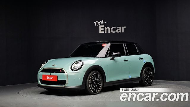Mini Cooper 4-го поколения 5 Door Favoured - фото 0