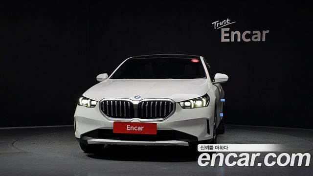 BMW 5-Series G60 520i - фото 2