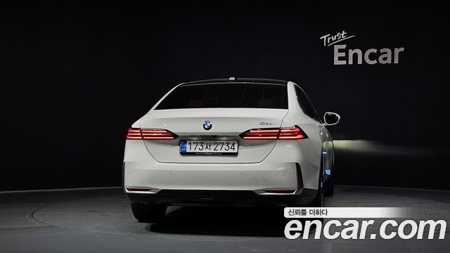 BMW 5-Series G60 520i - фото 3