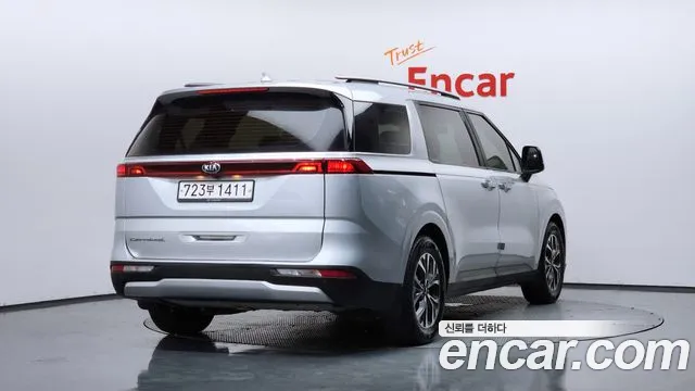 Kia Carnival 4-го поколения 11-Seater Prestige - фото 0