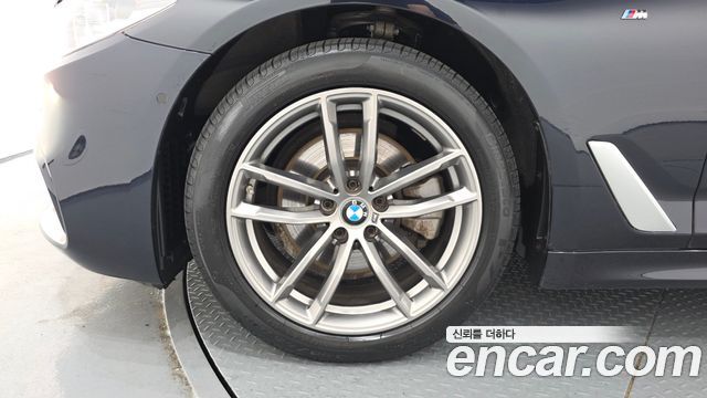 BMW 5-Series G30 520d xDrive M Sport Package Plus - фото 4