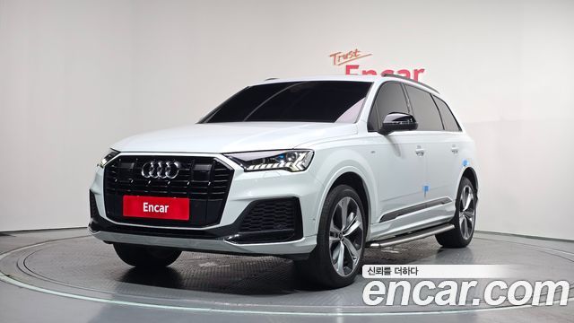 Audi Q7 55 TFSI Quattro Premium - фото 0