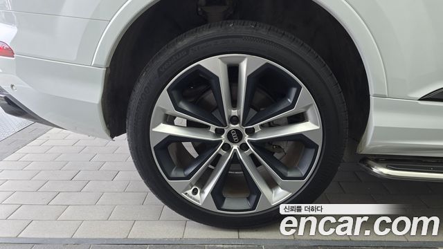 Audi Q7 55 TFSI Quattro Premium - фото 4
