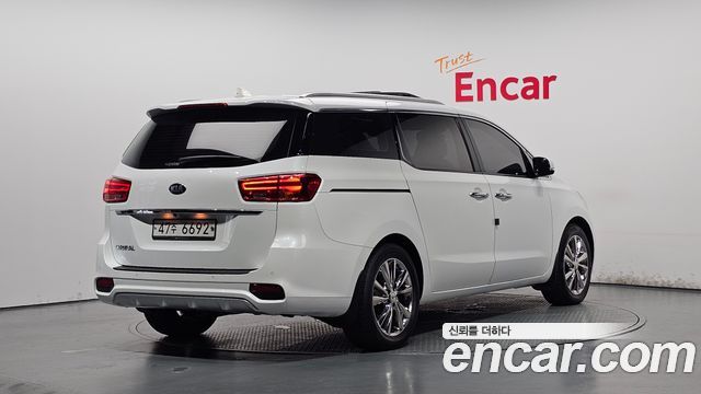 Kia Carnival Новый 9-Seater Luxury - фото 1