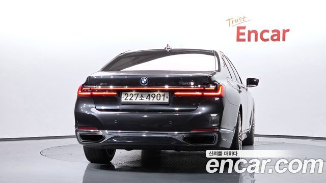 BMW 7-Series G11 730d xDrive Design Pure Excellence - фото 3