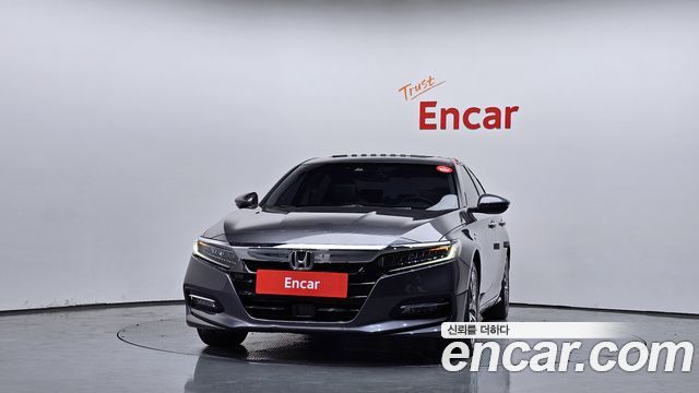 Honda Accord 10-го поколения 2.0 Hybrid Touring - фото 2
